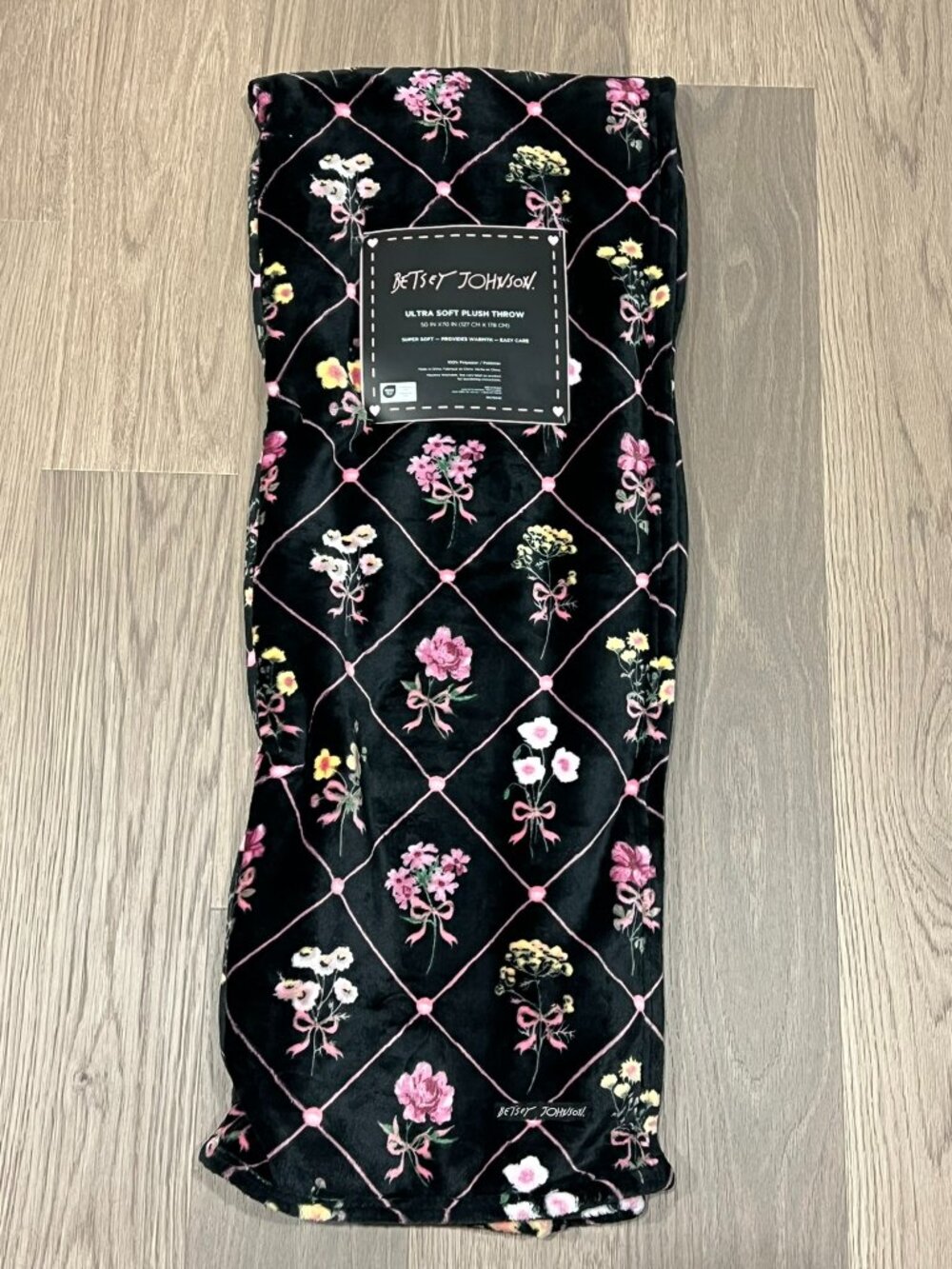 BETSEY JOHNSON Plush Throw Blanket 50x70 Black Pink Trellis Floral Flowers NWT